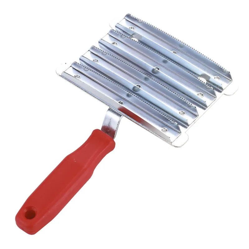 Saisonangebot KERBL Metallstriegel fein