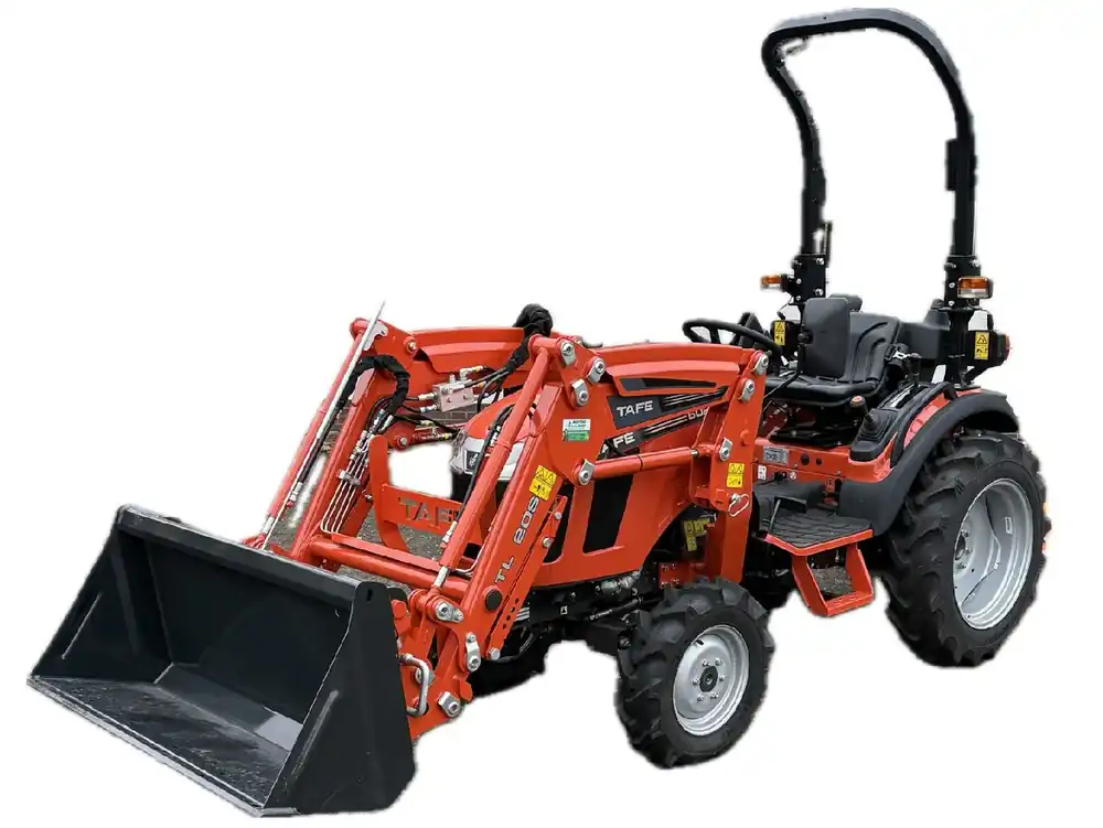 Tafe Allrad-Universalschlepper 6020M mit AS-Bereifung und Frontlader Must-Have
