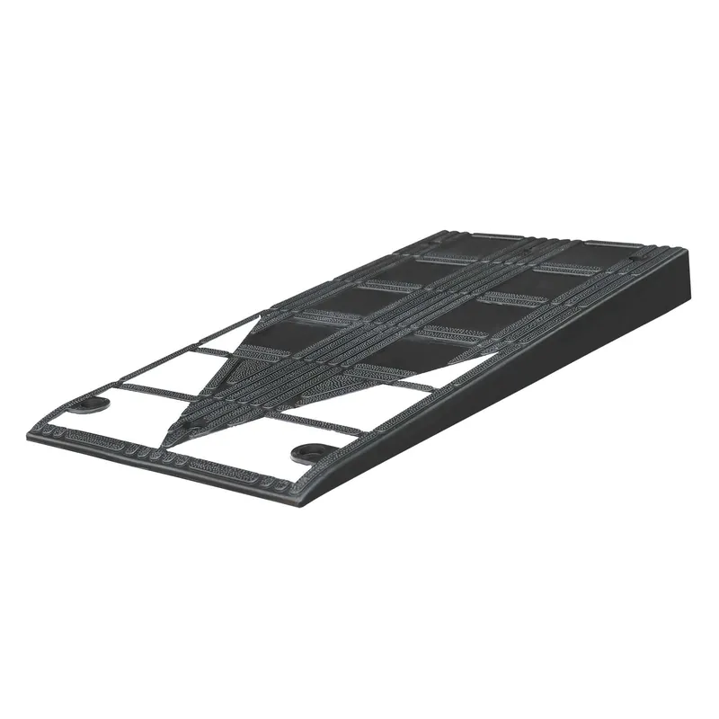 Rabatt Bordstein-Rampe aus vulkanisiertem Kautschuk, 450x1000x75 mm, schwarz mit weißen Flächen