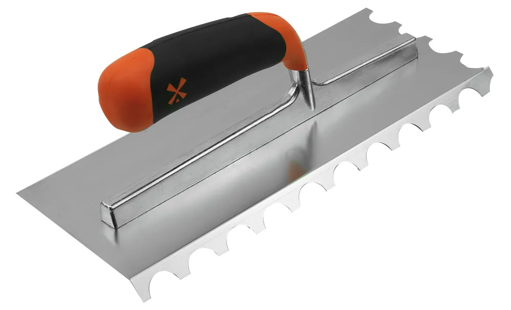 Abverkauf MONDELIN Edelstahlkelle – 28x12 cm – Bi-Material Griff – 45° gebogen, ergonomisch